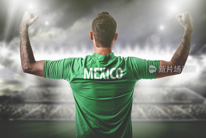 墨西哥球迷/运动员穿着制服庆祝
